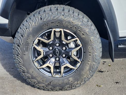 Certified 2025 Chevrolet Colorado ZR2 w/ Technology Package image 6