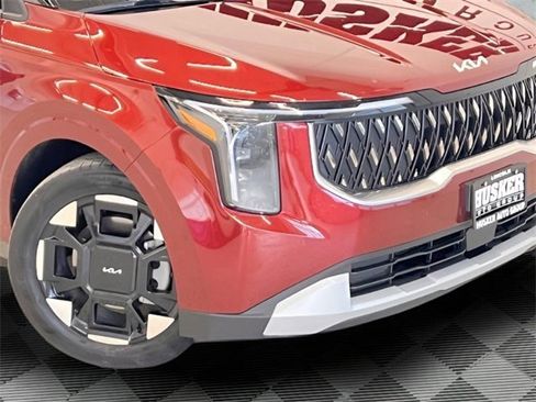 Used 2025 Kia Carnival EX image 35