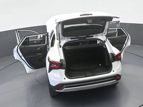 Used 2024 Chevrolet Trax LT FWD image 62