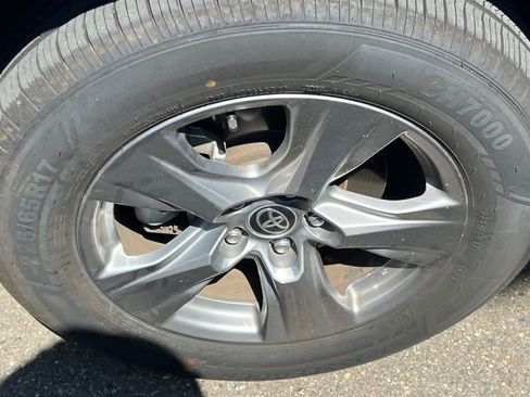 Used 2024 Toyota RAV4 XLE image 10