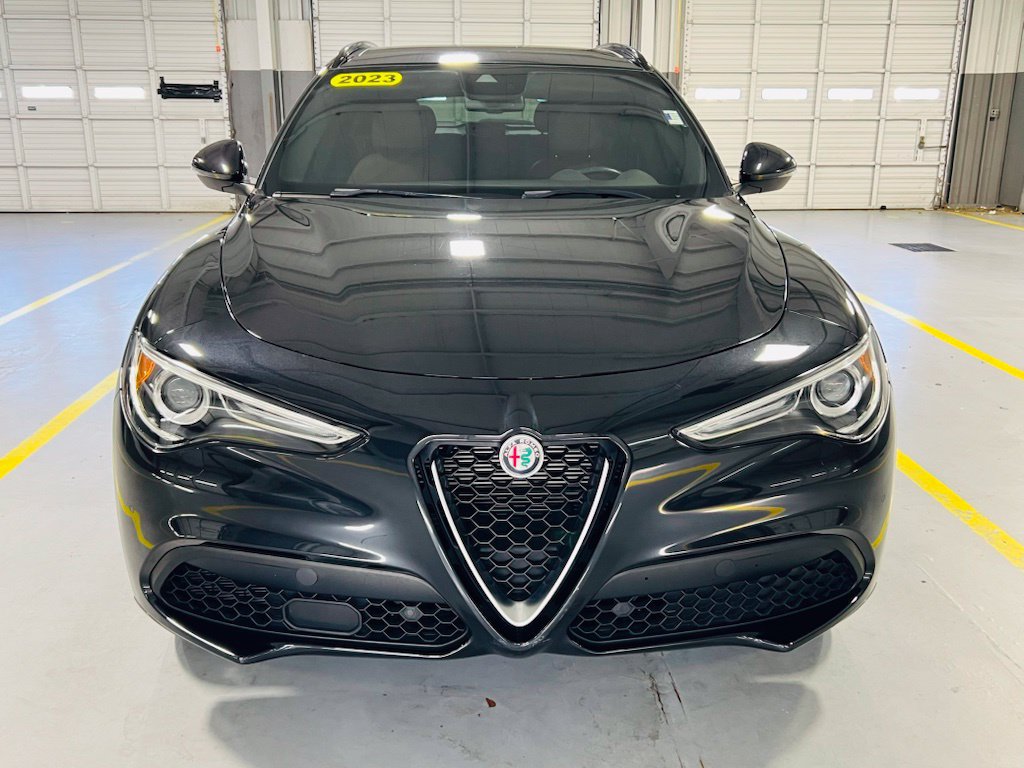Used 2023 Alfa Romeo Stelvio Ti AWD/4WD image 16