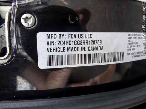 Used 2024 Chrysler Pacifica Limited FWD image 33