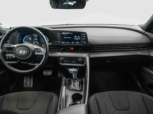 Used 2025 Hyundai Elantra Sport image 12