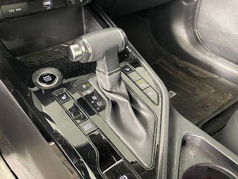Certified 2023 Kia Niro EX FWD image 9
