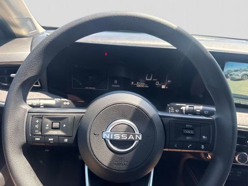 Used 2025 Nissan Kicks SV AWD/4WD image 26