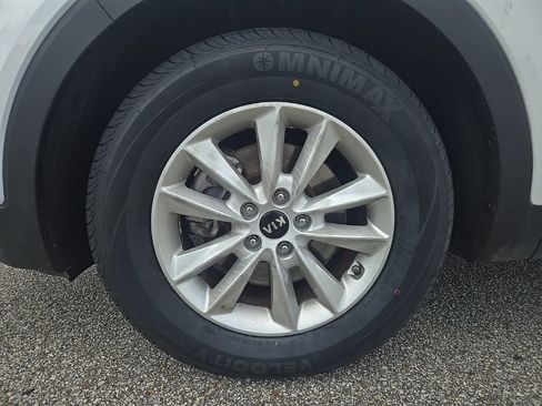 Used 2019 Kia Sorento FWD image 27