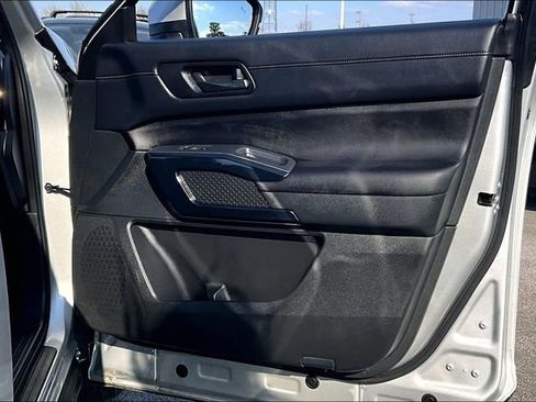 Certified 2025 Nissan Pathfinder SV image 24