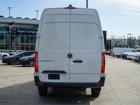 New 2024 Mercedes-Benz eSprinter 170 Cargo image 3