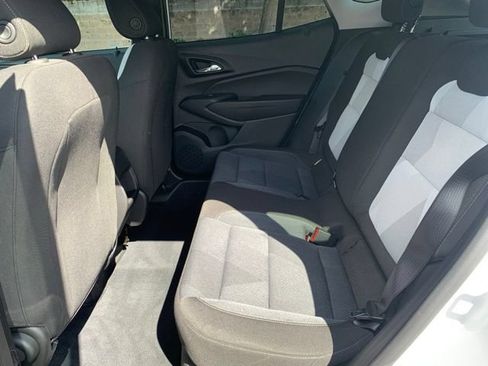 Used 2024 Chevrolet Trax LS w/ LS Convenience Package FWD image 12