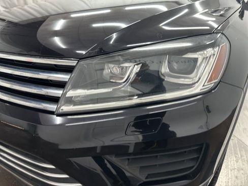 Used 2016 Volkswagen Touareg TDI image 31