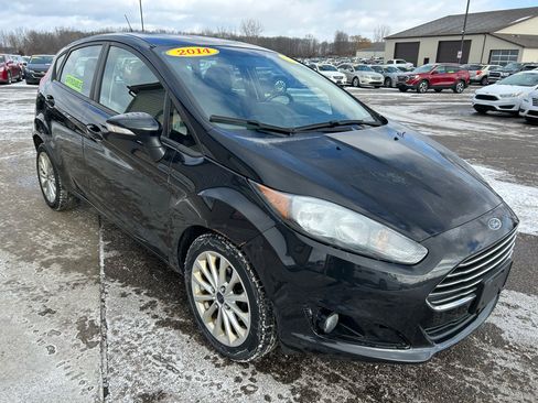 Used 2014 Ford Fiesta SE w/ Equipment Group 201A image 3