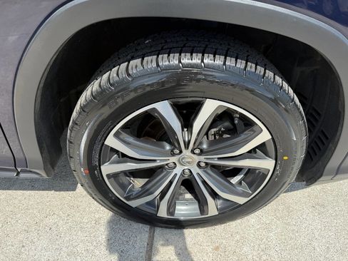 Used 2017 Lexus RX 450h AWD image 34