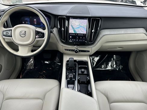 Used 2023 Volvo XC60 T8 Plus image 3