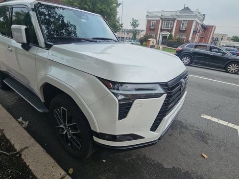 Used 2024 Lexus GX 550 w/ Cold Area Package AWD/4WD image 1