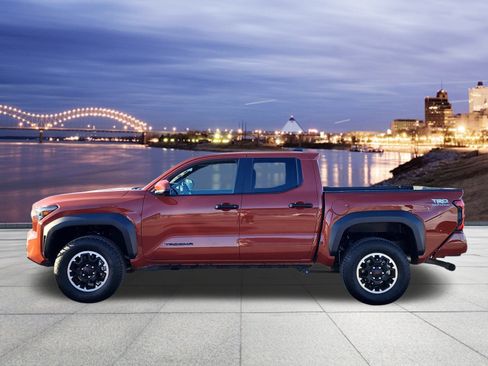 Used 2025 Toyota Tacoma TRD Off-Road image 2