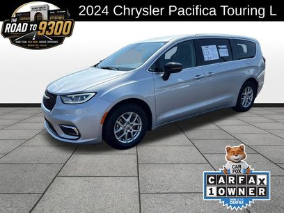 Used 2024 Chrysler Pacifica Touring-L