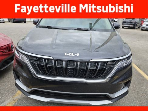 Used 2024 Kia Carnival LX image 4