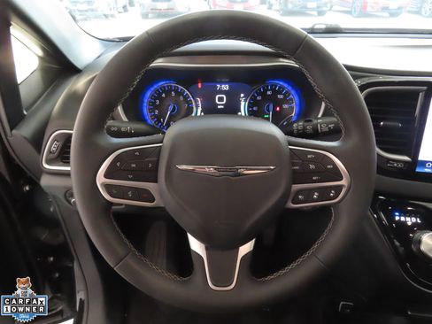 Used 2025 Chrysler Pacifica Select FWD image 16