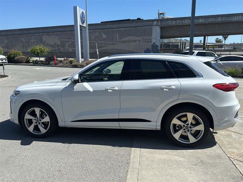 Used 2025 Audi Q5 Prestige AWD/4WD image 9