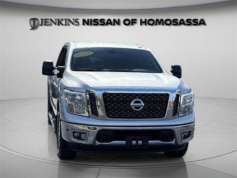 Certified 2017 Nissan Titan SV image 5