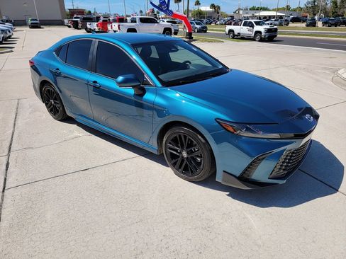 Used 2025 Toyota Camry SE image 6
