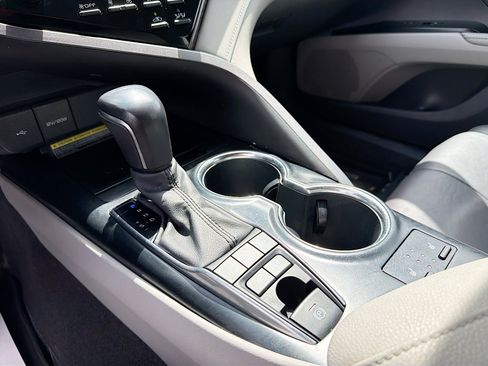 Used 2020 Toyota Camry XLE FWD image 10