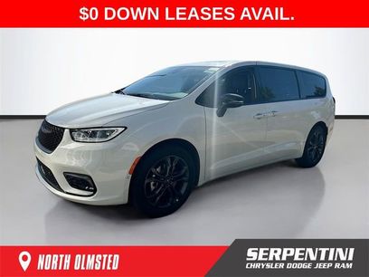 New 2026 Chrysler Pacifica Select