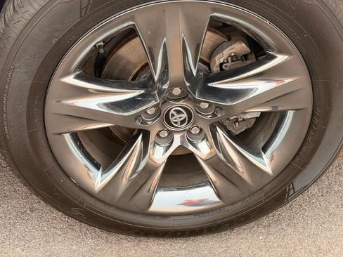 Used 2017 Toyota Highlander Limited Platinum AWD/4WD image 12