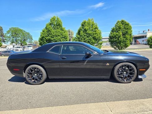 Used 2015 Dodge Challenger R/T Scat Pack w/ Leather Interior Group RWD image 6
