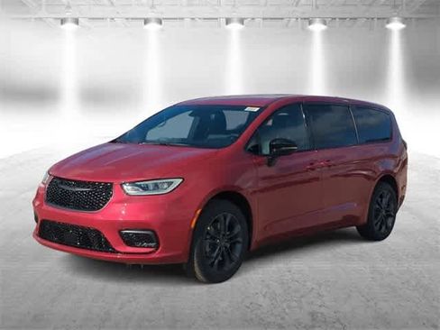 New 2026 Chrysler Pacifica Select image 4