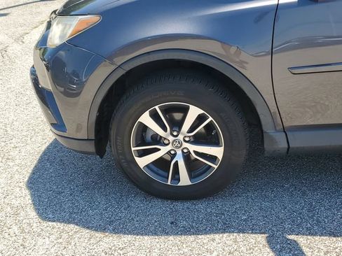 Used 2018 Toyota RAV4 XLE AWD/4WD image 8