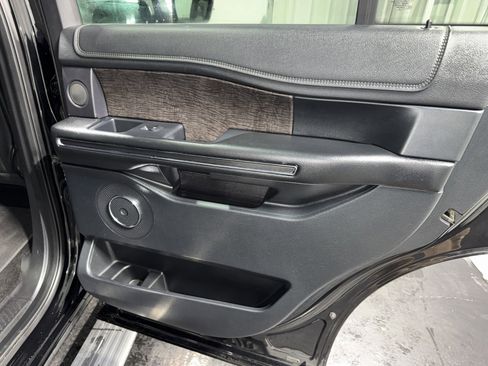 Used 2018 Ford Expedition Limited image 14