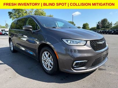Used 2023 Chrysler Pacifica Touring-L