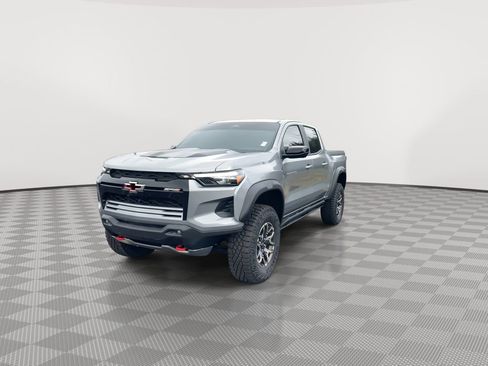 Used 2025 Chevrolet Colorado ZR2 w/ Technology Package image 4