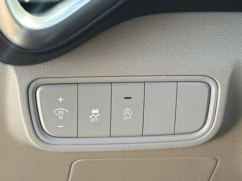 Used 2025 Kia Soul LX w/ LX Technology Package FWD image 19