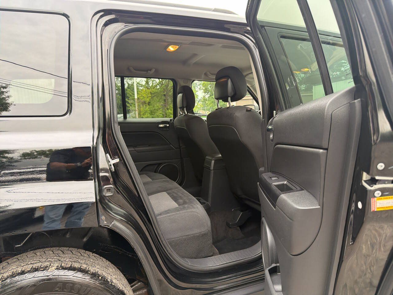 Used 2014 Jeep Patriot Latitude AWD/4WD image 25