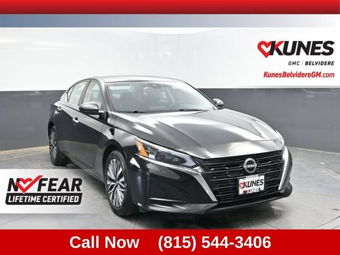 Used 2025 Nissan Altima 2.5 SV FWD image 1