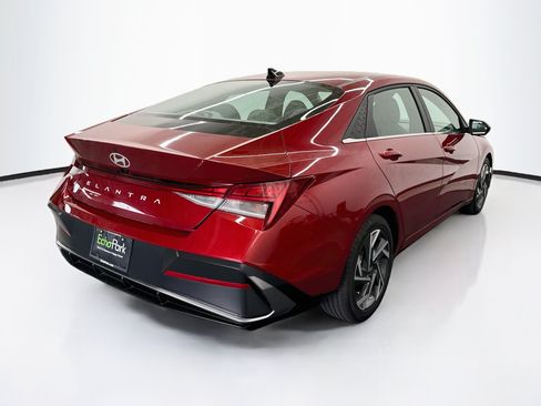 Used 2025 Hyundai Elantra SEL FWD image 9