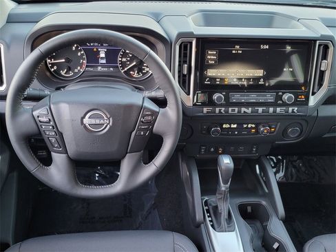 Used 2025 Nissan Frontier SV w/ SV Convenience Package image 4