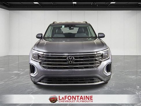 Used 2024 Volkswagen Atlas SE image 3