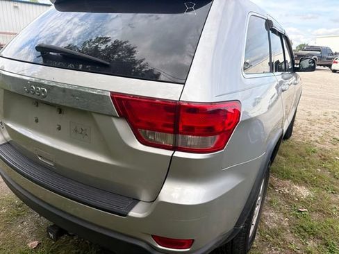 Used 2012 Jeep Grand Cherokee Laredo w/ Laredo E Group AWD/4WD image 5