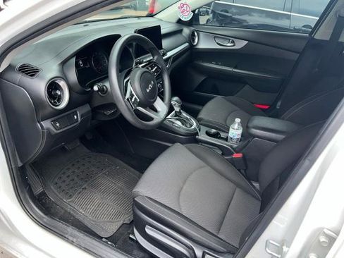Used 2022 Kia Forte LXS FWD image 5