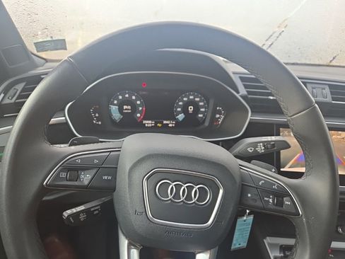 Used 2025 Audi Q3 2.0T Premium image 11