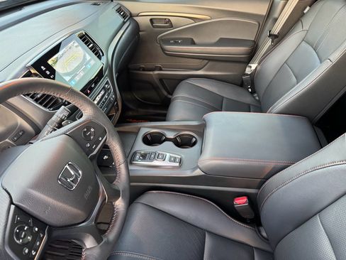 Certified 2025 Honda Passport TrailSport image 18