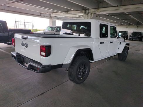 New 2025 Jeep Gladiator Sport image 5