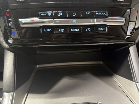 Used 2023 Ford Explorer Limited image 23