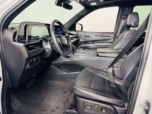 Used 2023 Cadillac Escalade ESV Sport w/ LPO, ONYX Package AWD/4WD image 5