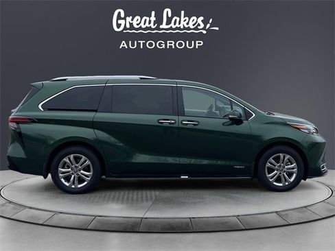 Used 2021 Toyota Sienna Platinum image 6