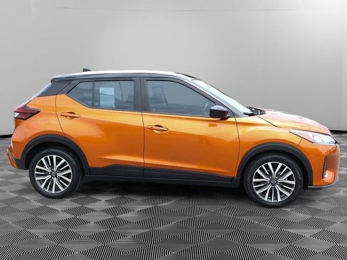 Used 2023 Nissan Kicks SV FWD image 9