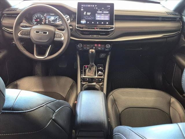 Used 2025 Jeep Compass Trailhawk w/ Trailer Tow Group AWD/4WD image 16